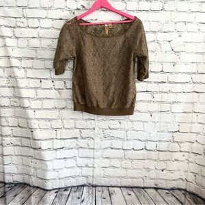 EYESHADOW. Brown top. Size S